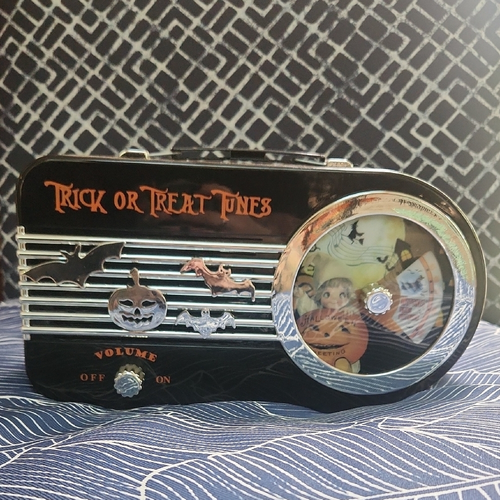 Black and Silver Holiday Decor Radio